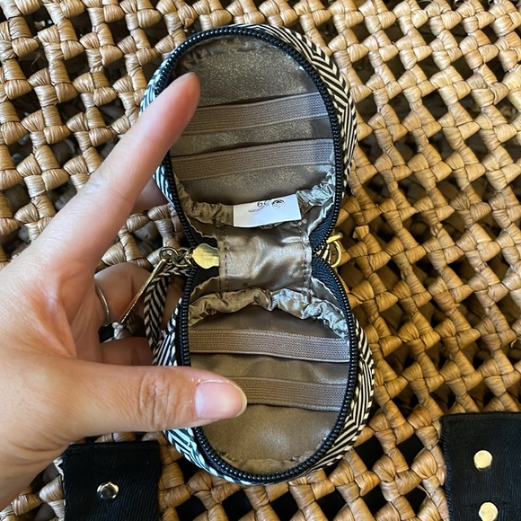 Jujube Pacifier Holder - Picture 5 of 5